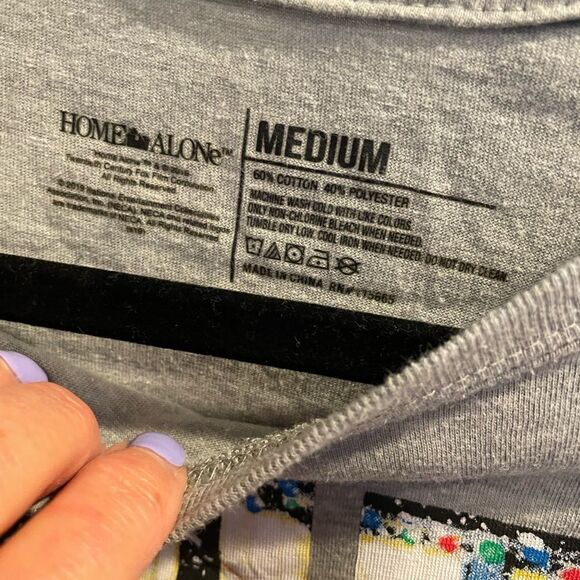 Home Alone Men’s Medium Shirt - Picture 5 of 10